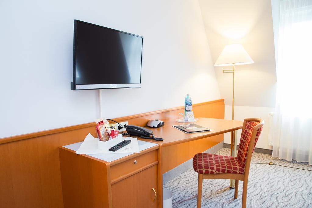 Hotel Kaiserhof Radeberg Extérieur photo