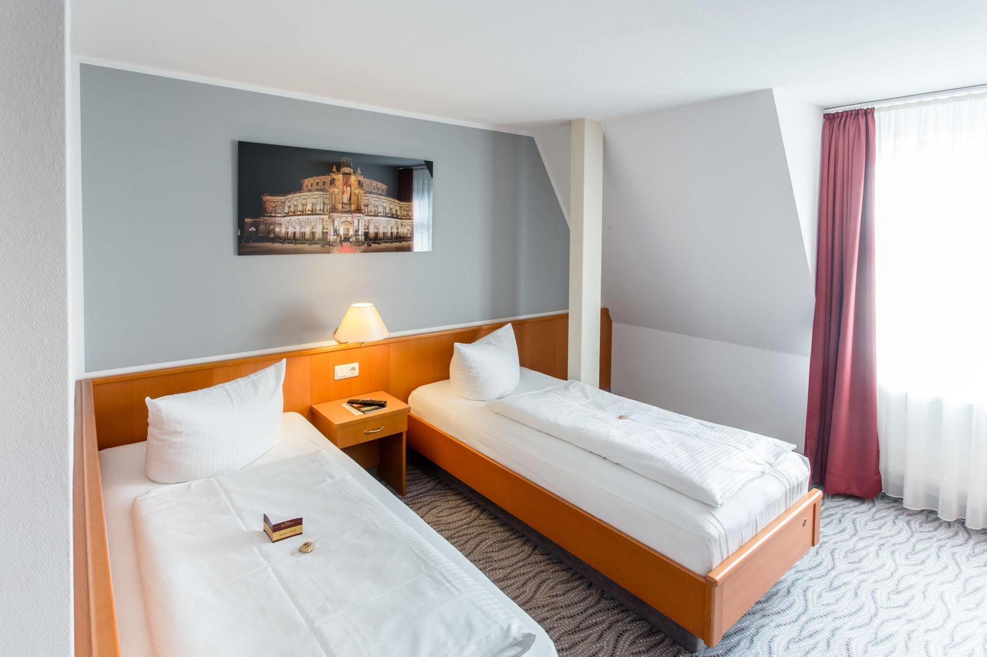 Hotel Kaiserhof Radeberg Extérieur photo